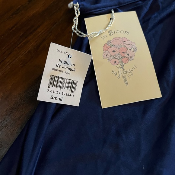 In bloom by Jonquil - Picture 4 of 4